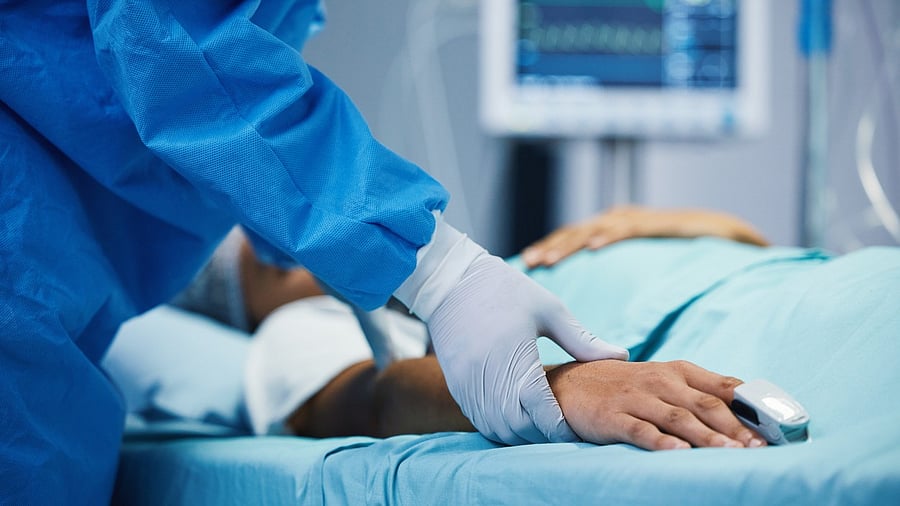 <div class="paragraphs"><p>Representative image showing doctor treating a patient.</p></div>